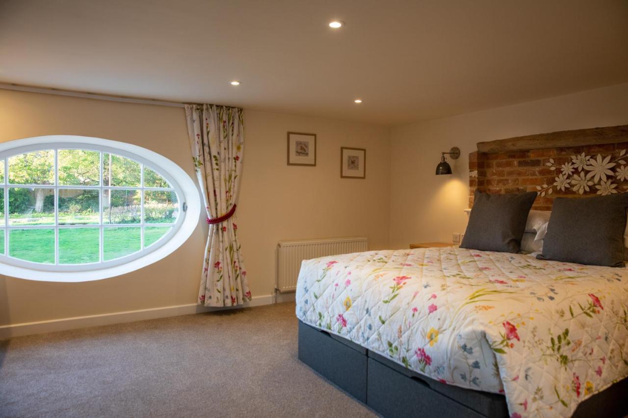 Villa Rollestone Coach House Shrewton Esterno foto