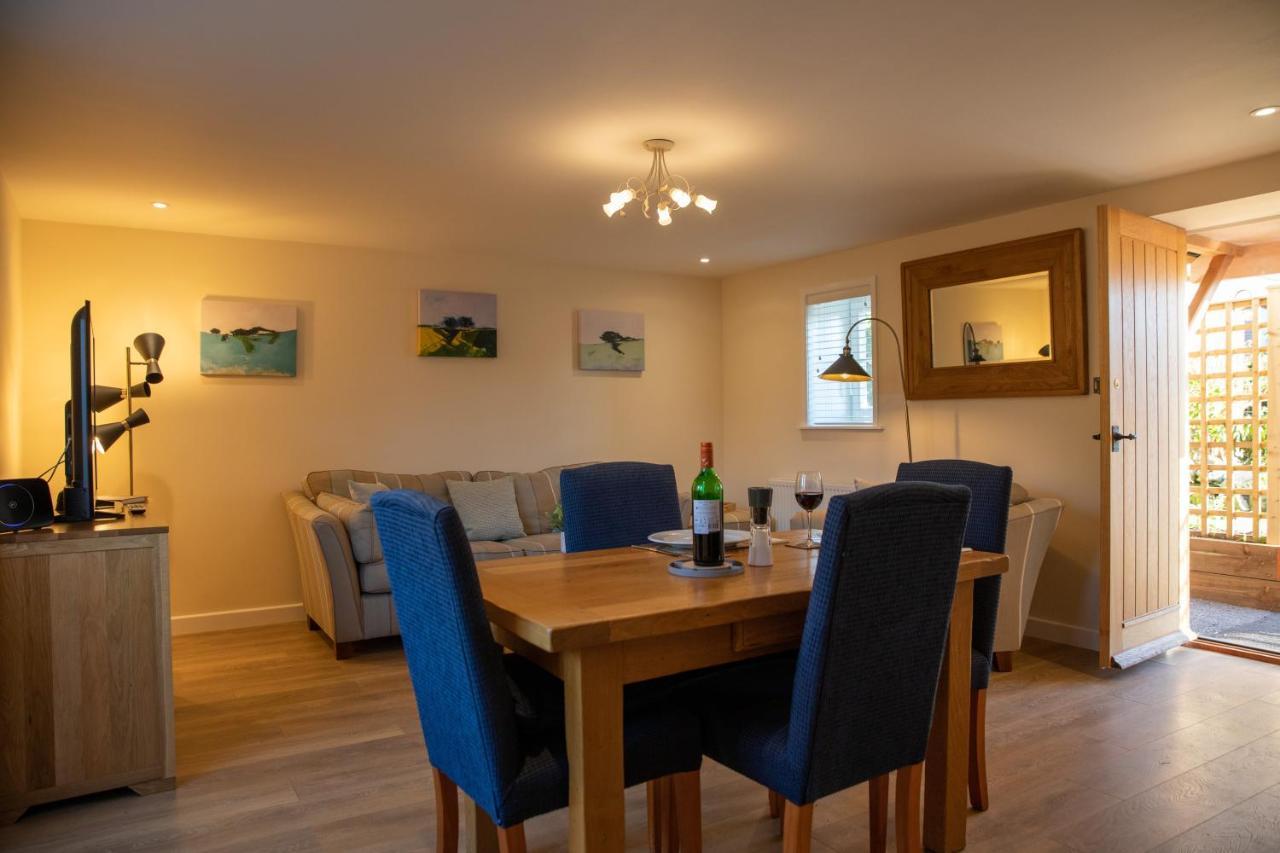 Villa Rollestone Coach House Shrewton Esterno foto